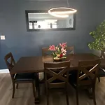 Spectacular 3 Bedroom 2 Wr House - Close To Airport